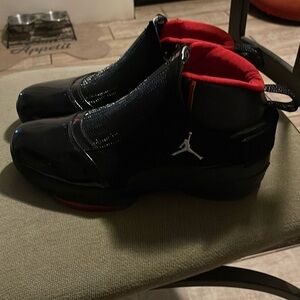 Men’s basketball shoes sz 11